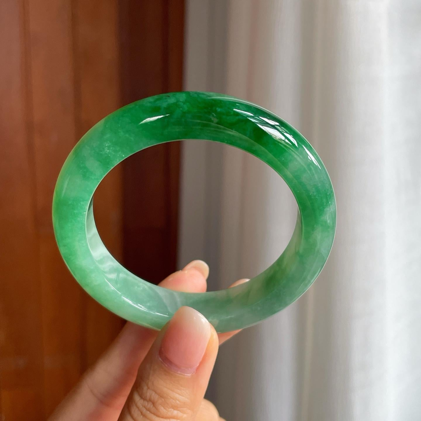 Phong thuỷ Phỉ Thuý: màu sắc, tay đeo và năng lượng tốt