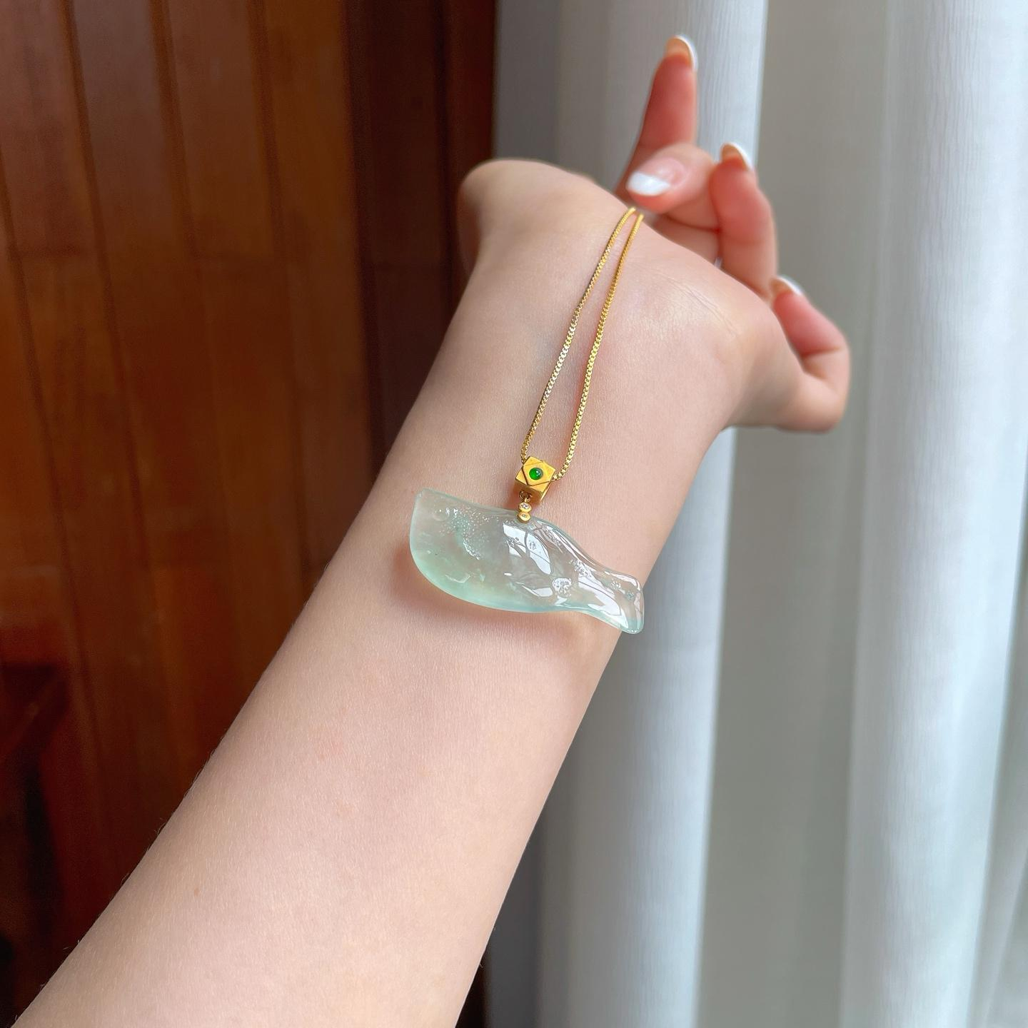 Lưu ý khi mua trang sức jadeite online