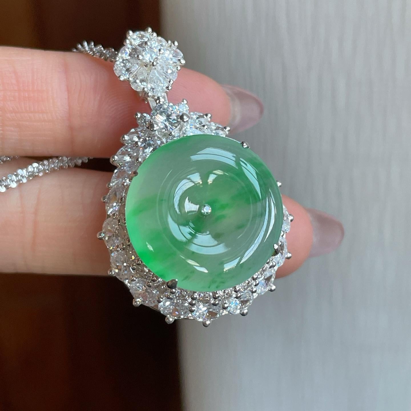 Cách Cách Phỉ Thúy jadeite