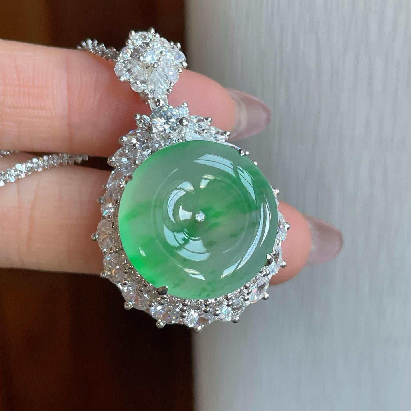 Cách Cách Phỉ Thúy jadeite