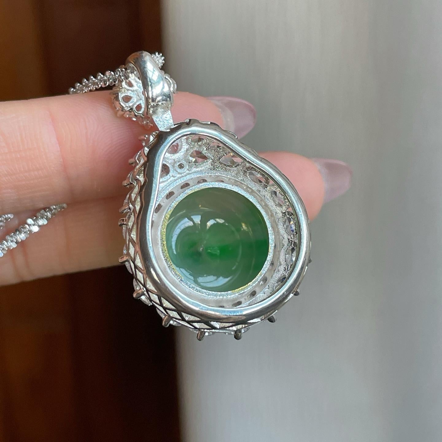 Cách Cách Phỉ Thúy jadeite