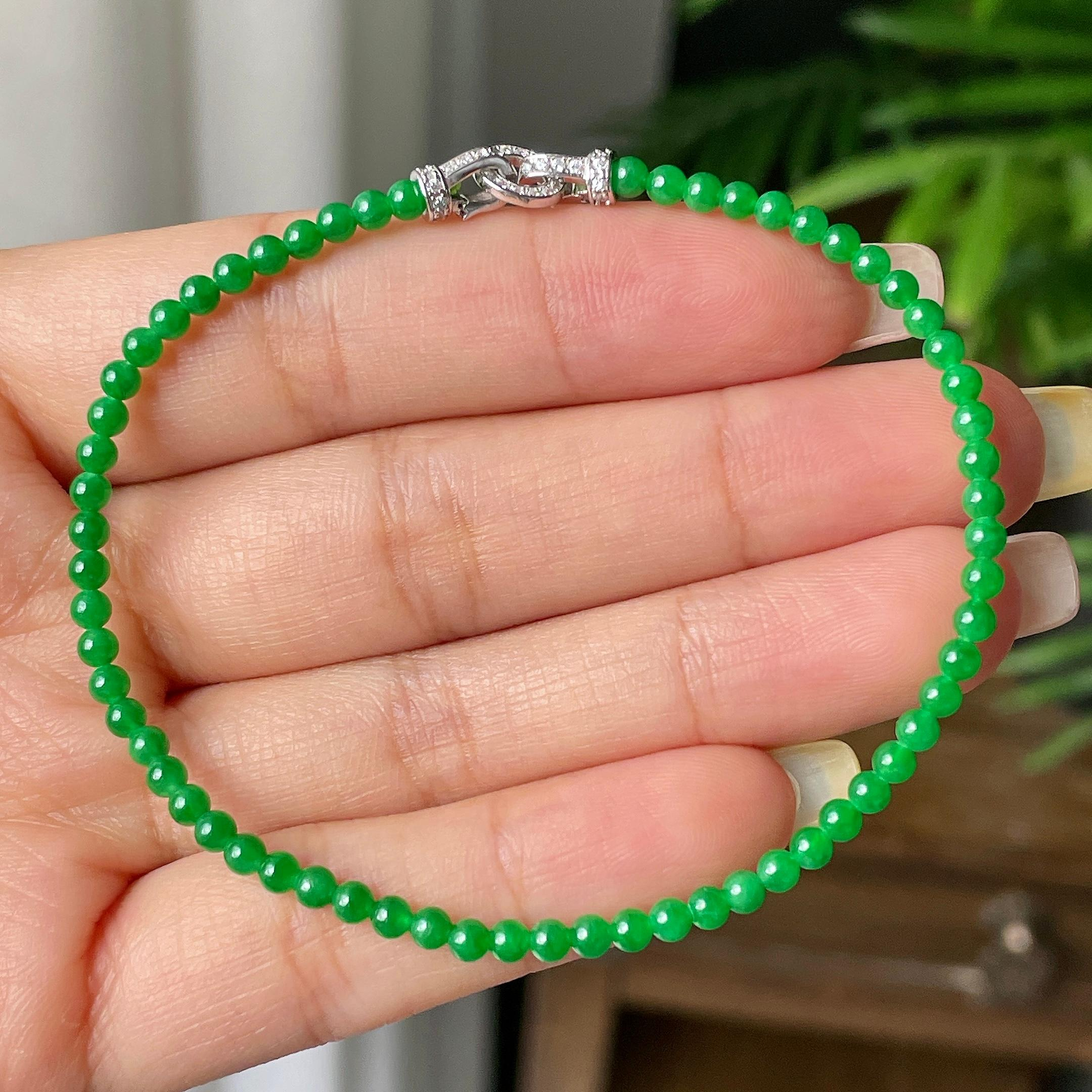 Tay trái thu nạp năng lượng, tay phải xả bỏ năng lượng