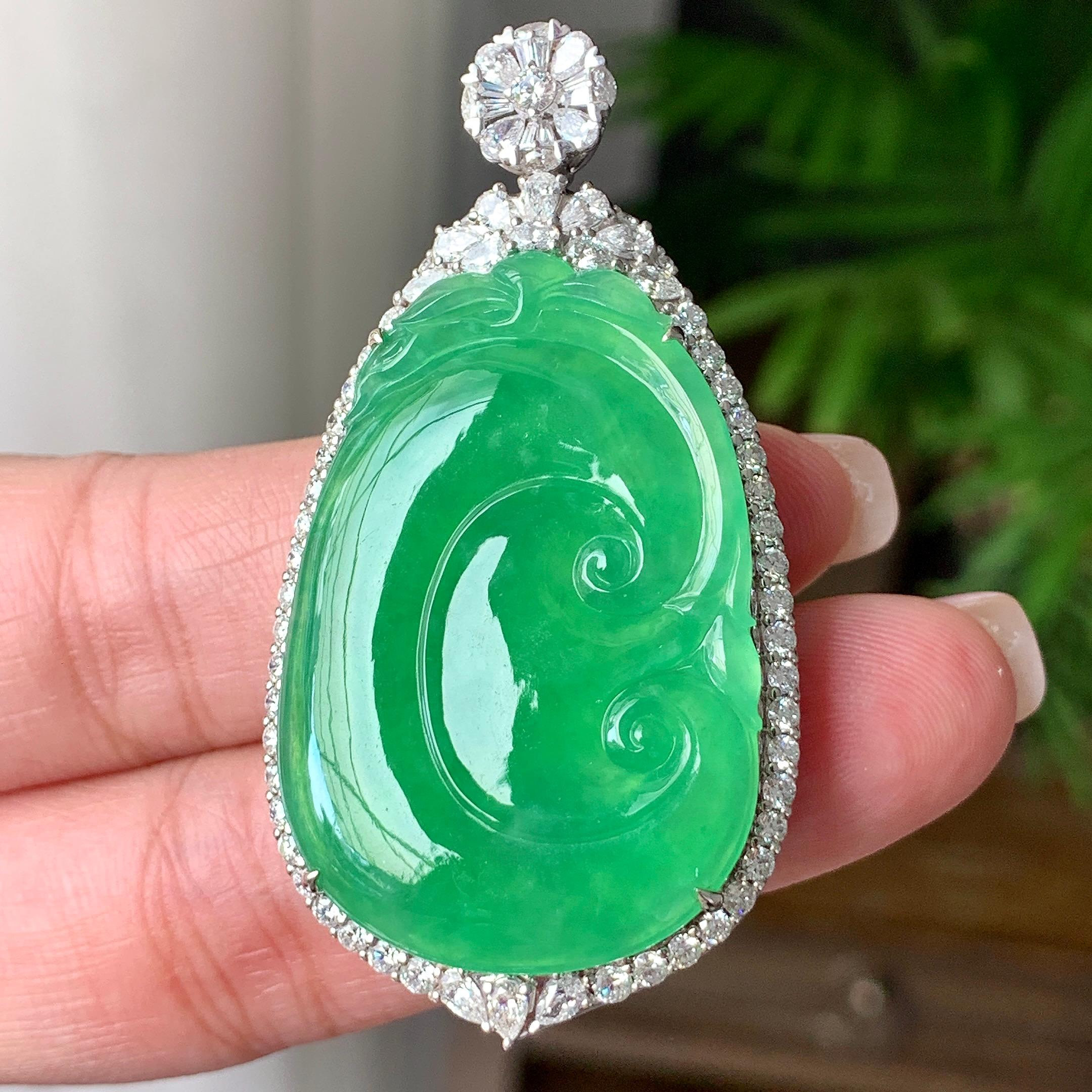 Mặt dây chuyền như ý jadeite xanh cho mẹ Việt