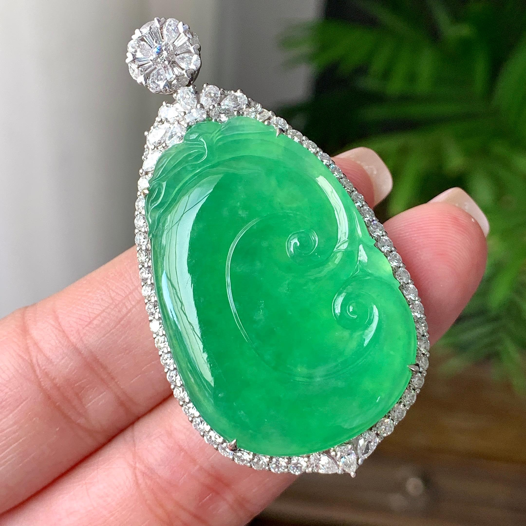 Tư vấn chọn mặt dây chuyền như ý jadeite cho mẹ