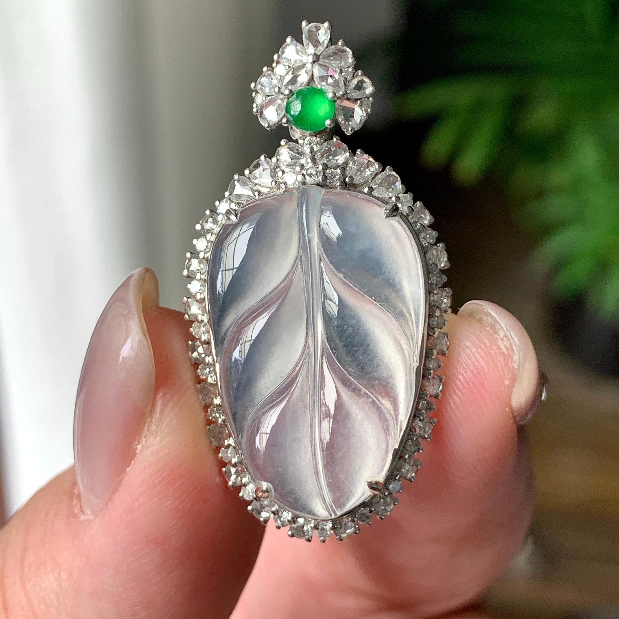 Lá cây phỉ thúy xanh băng chủng phối 18K kim cương