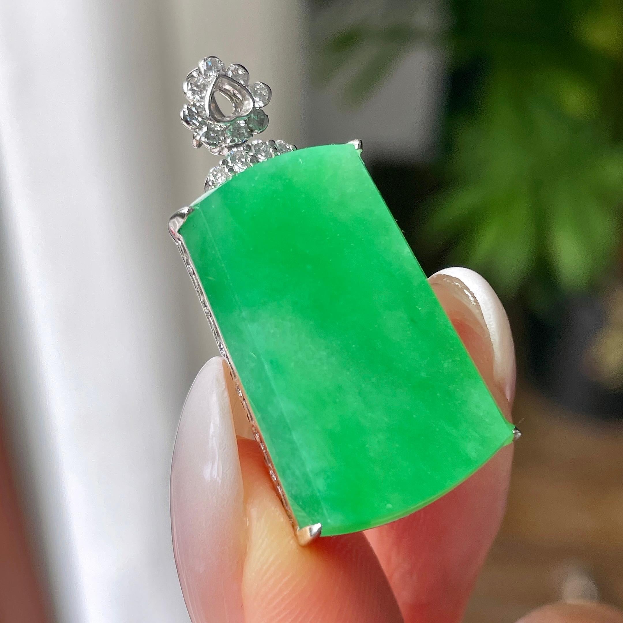 Mặt ngọc jadeite xanh nếp băng phối 18K kim cương