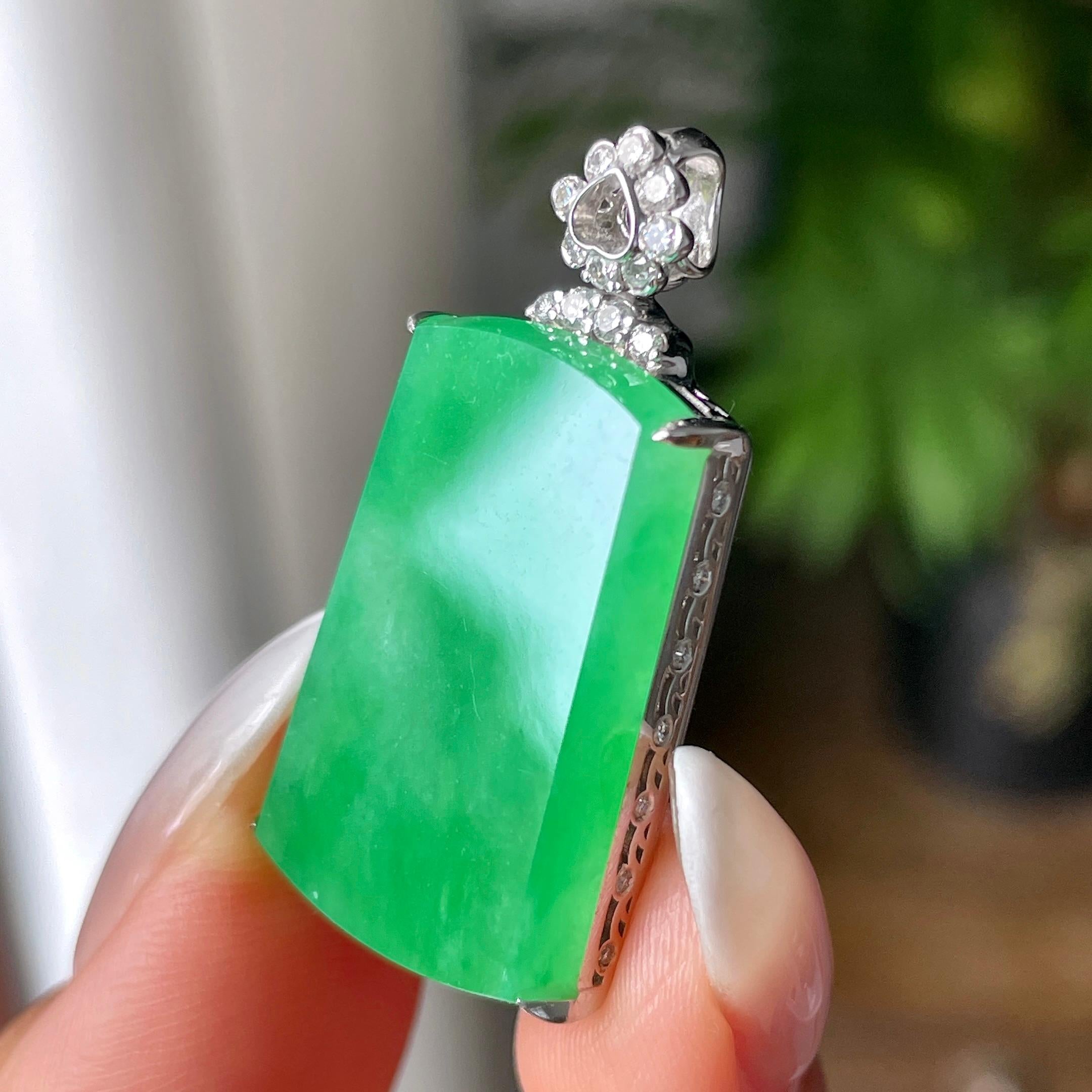 Chi tiết mặt vô sự bài jadeite xanh