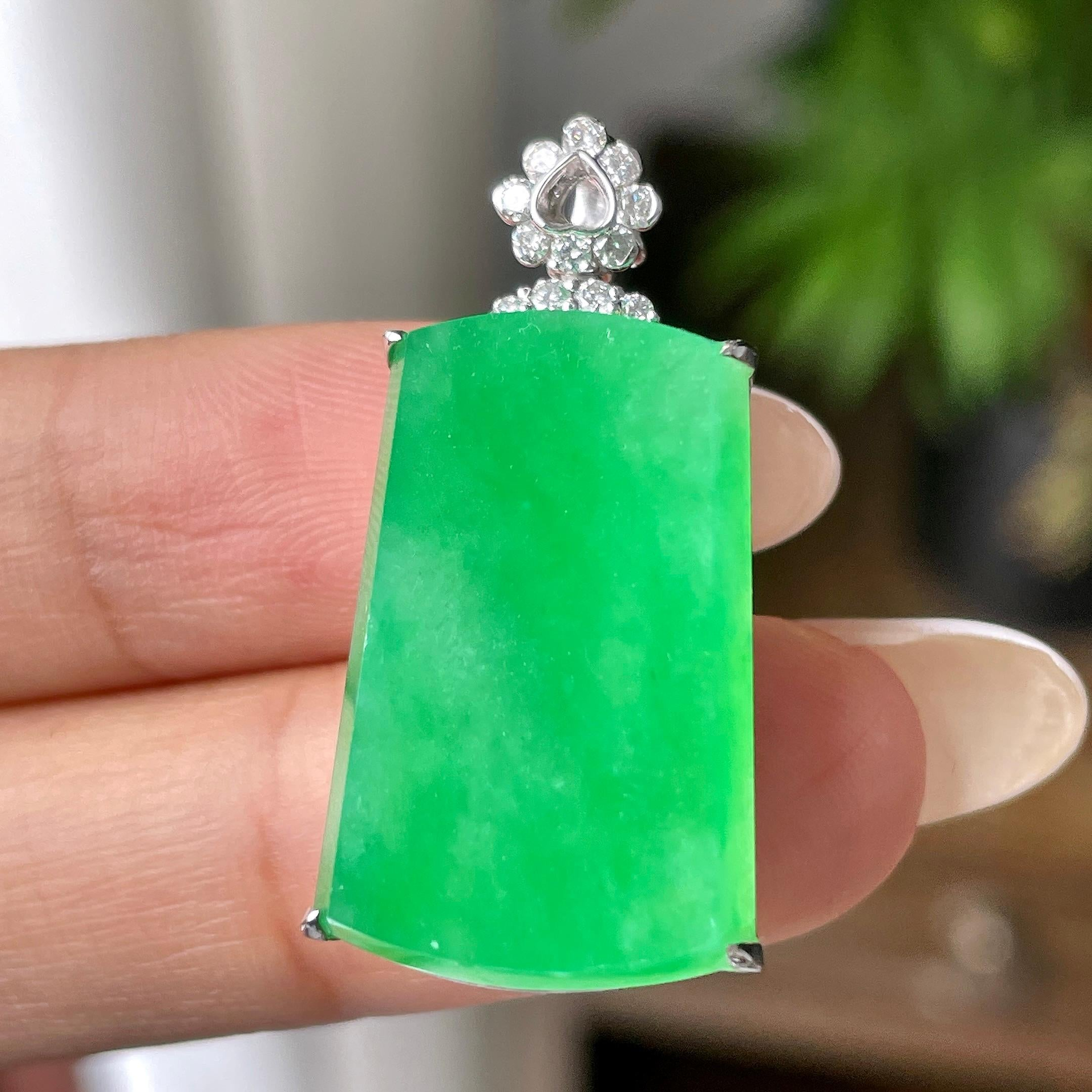 Vô sự bài jadeite xanh cho phong thuỷ tài lộc