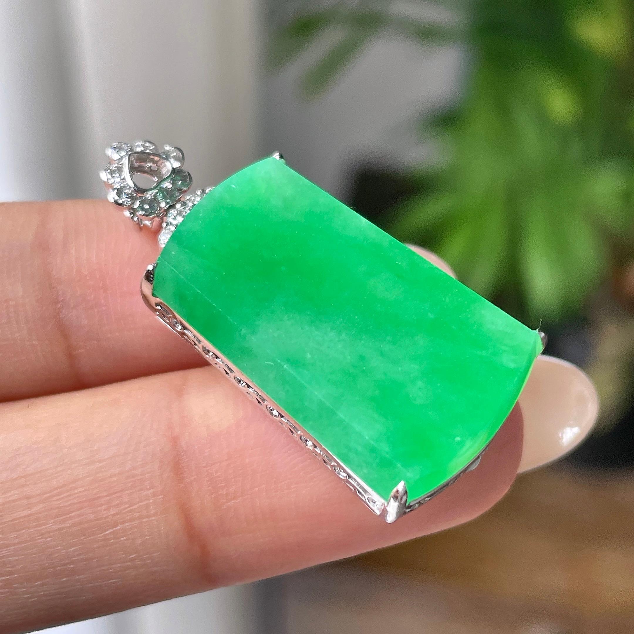 Mặt dây chuyền vô sự bài jadeite đeo hằng ngày