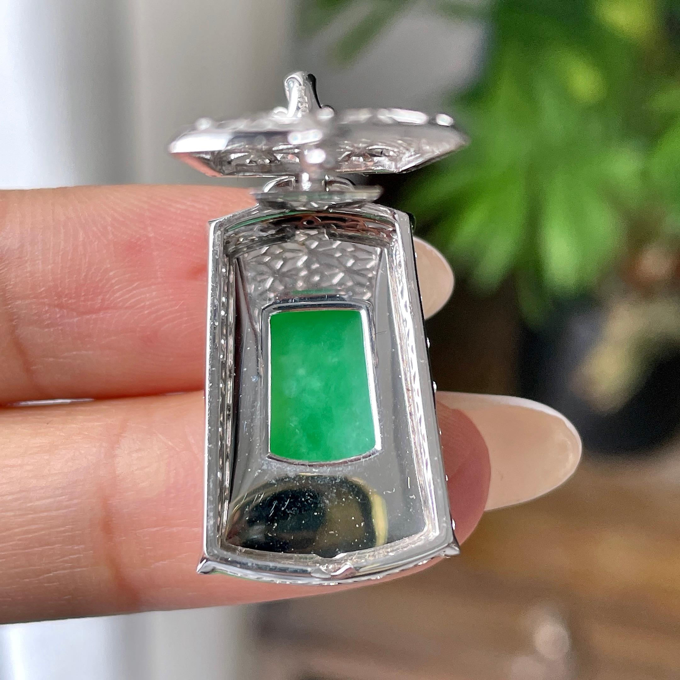 Mặt dây chuyền vô sự bài jadeite xanh 18K kim cương
