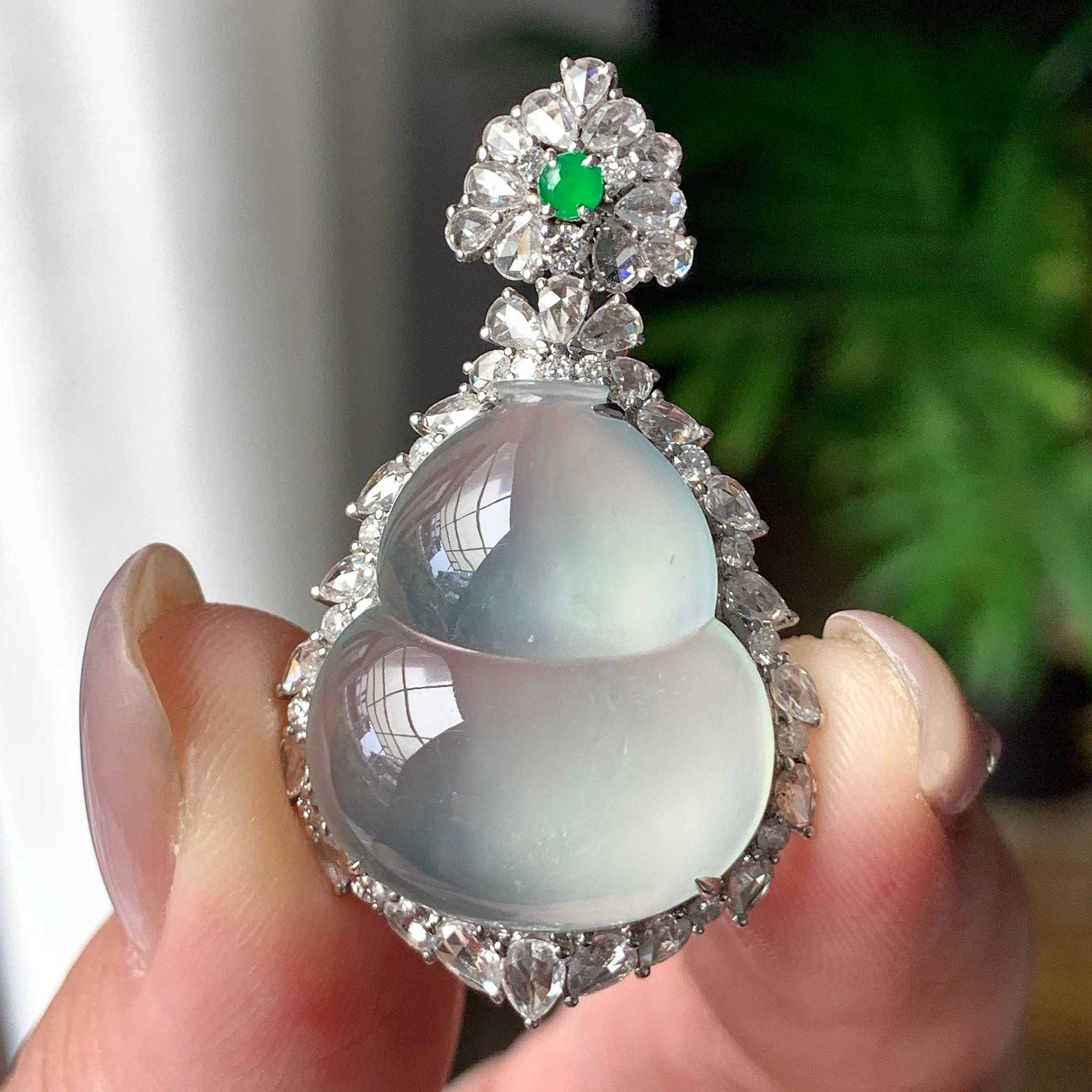 Hồ Lô Phỉ Thuý băng chủng viền 18K kim cương